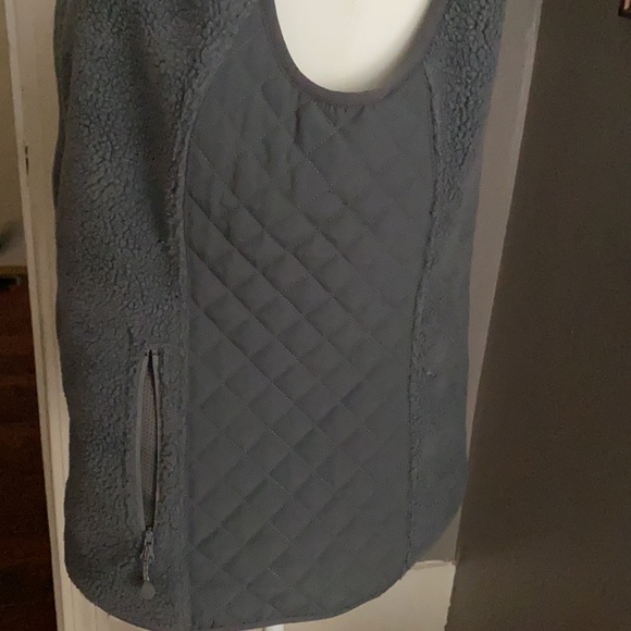 Vineyard Vines Grey Fleece Vest - Picture 2 of 4